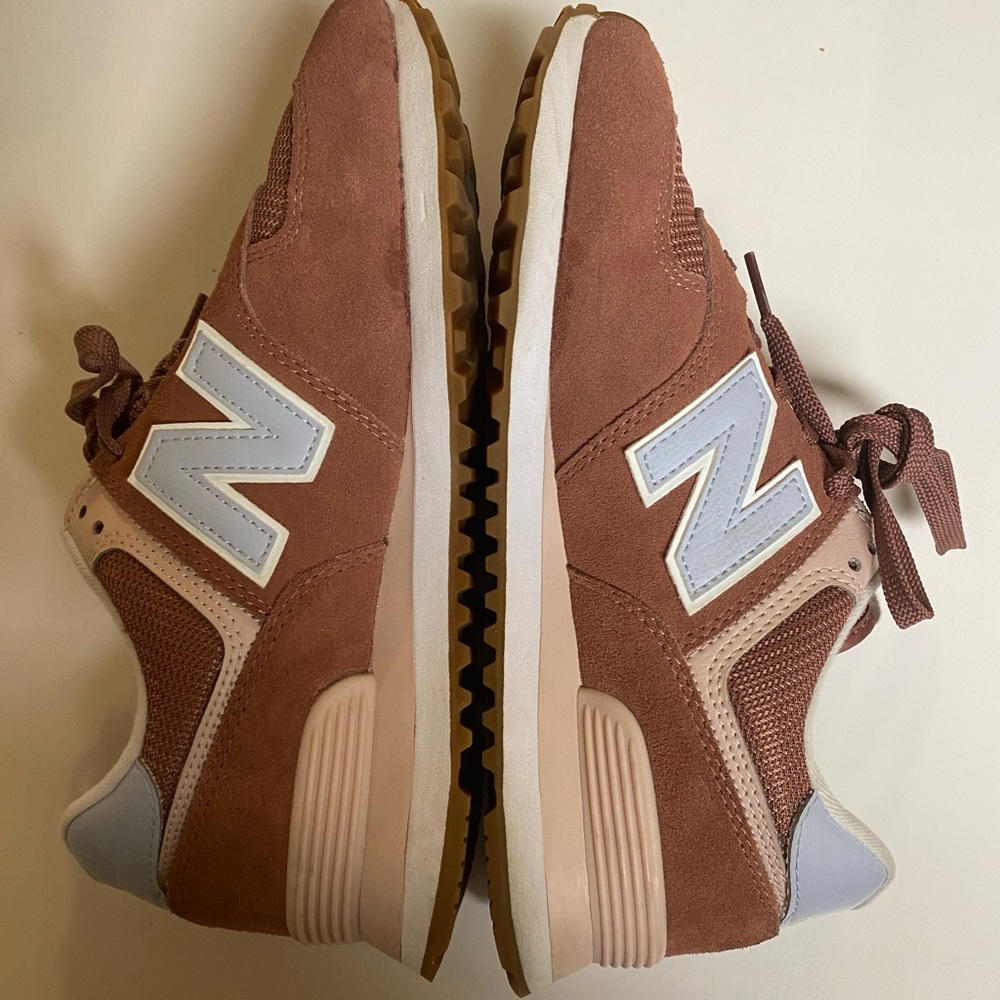 Women’s new balance tennis shoes